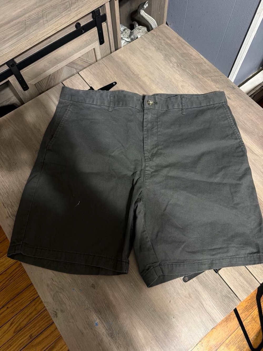 Old Navy Men's Athletic Shorts in Charcoal